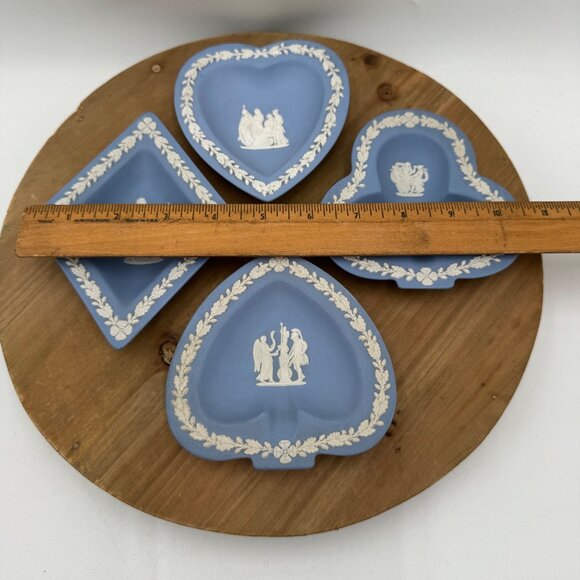 Vintage WEDGWOOD Blue Jasperware BRIDGE SET of 4 TRINKET Dishes Tray Card Suits - Picture 7 of 10